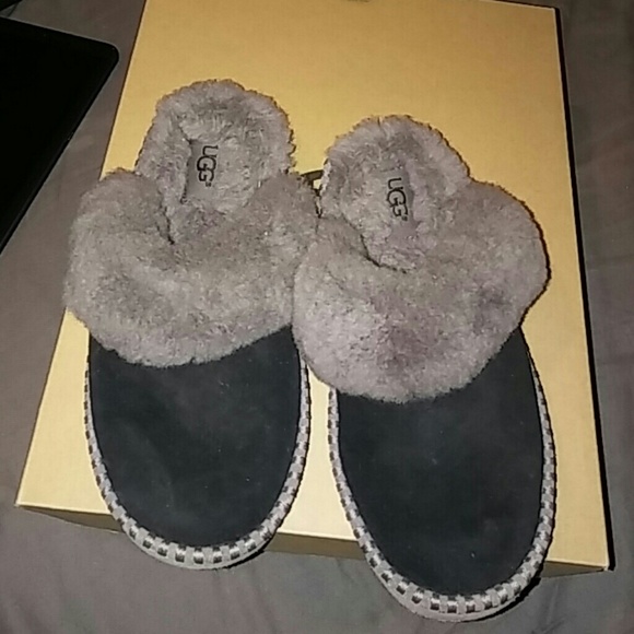 Ugg Slides - Picture 1 of 4